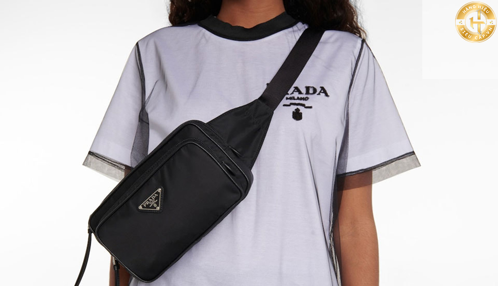 Túi đeo chéo Prada Nylon Belt Bag là sản phẩm phù hợp với cả nam lẫn nữ.