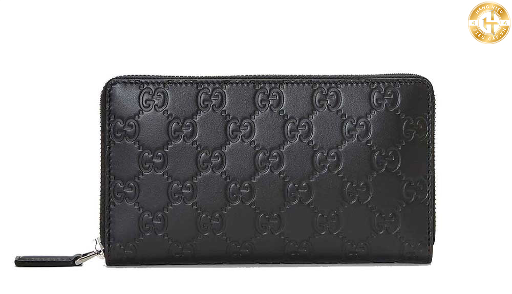 Dòng ví dài Gucci là một lựa chọn tuyệt vời cho những người đàn ông muốn sở hữu một chiếc ví thời thượng và đầy phong cách.
