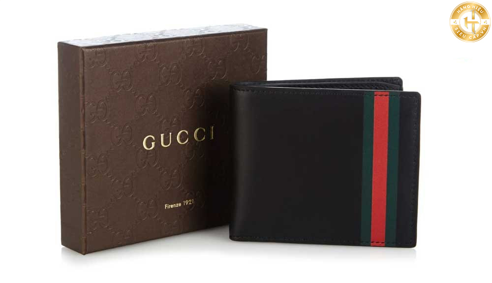 Ví đứng Gucci là một phụ kiện thời trang phổ biến và sang trọng dành cho nam giới.