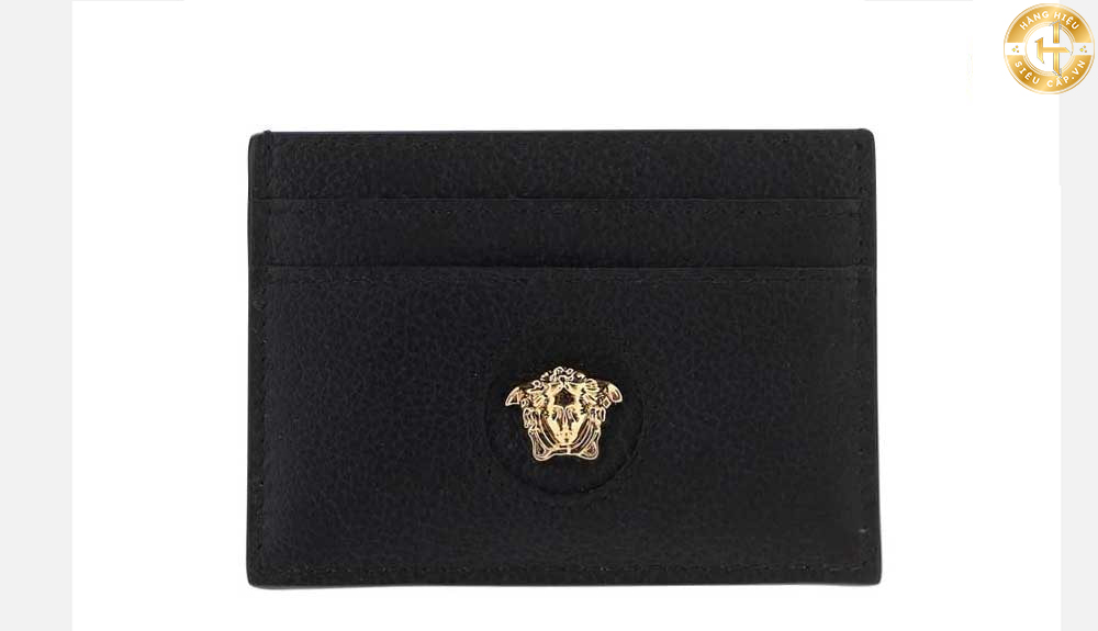 Thiết kế của mẫu ví da ngắn của Versace được đánh giá cao về sự tinh tế, sang trọng và độc đáo.