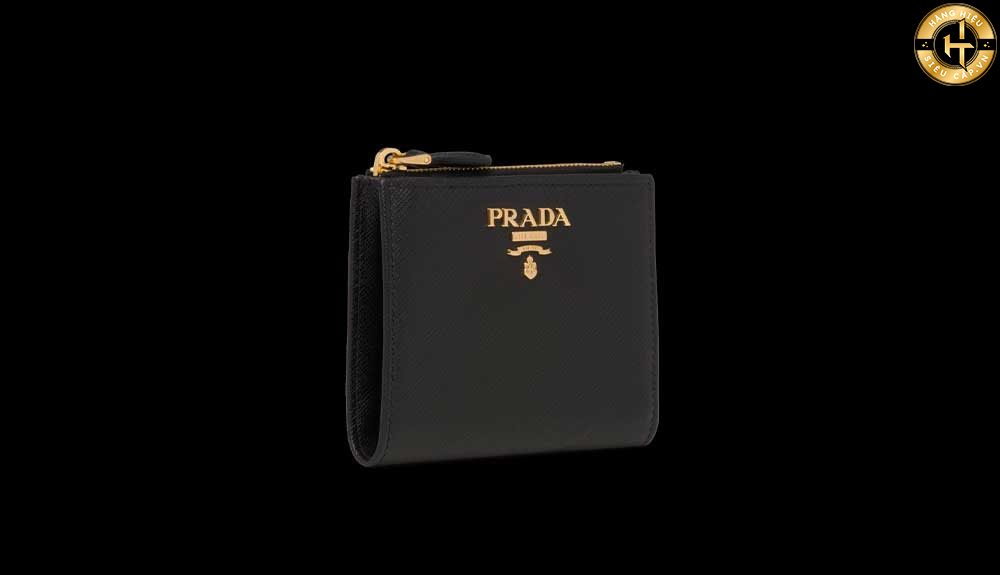 Các dòng ví nữ của Prada mang đến sự kết hợp hoàn hảo giữa sự tinh tế, sang trọng và cá nhân.
