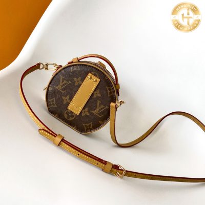 tui deo cheo louis vuitton (8)