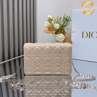 tui deo cheo nu dior (4)